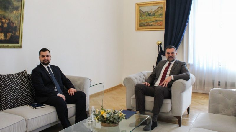 Predsjednik Vijeća Armin Hodžić na sastanku sa ministrom vanjskih i europskih poslova Bosne i Hercegovine Elmedinom Konakovićem